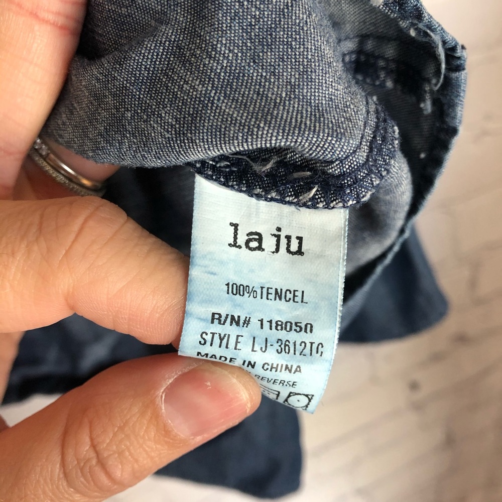 FINAL PRICE Laju Boutique Chambray Top - Picture 6 of 6